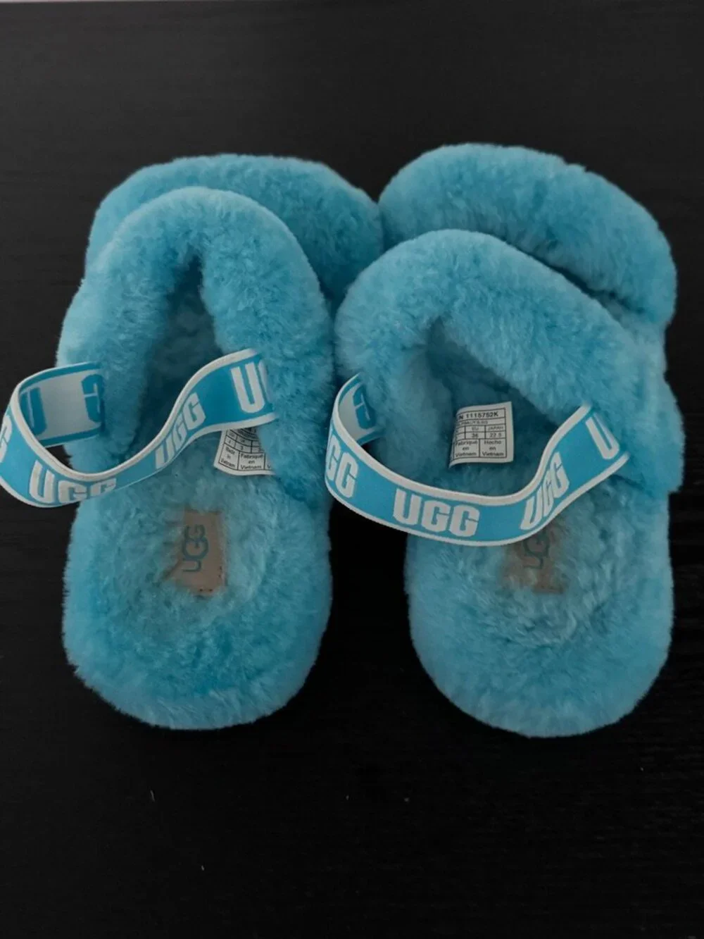 UGG Girls' Oh Yeah Slide Fluffy Slippers, Light Blue / Aqua, Size: 4, Never Worn